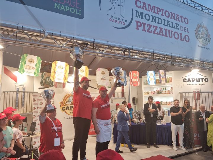 Luca Mendozza è il vincitore del Campionato Mondiale del Pizzaiolo per la pizza in teglia al Pizza Village di Napoli